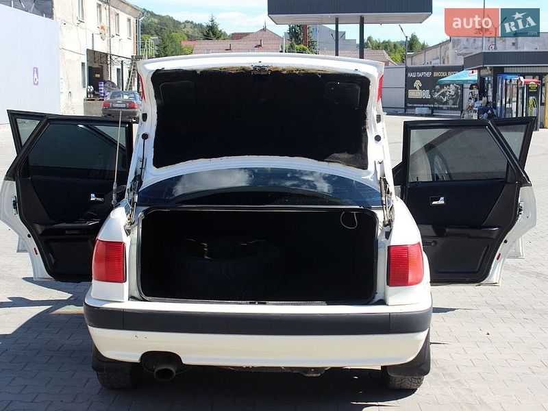 Седан Audi 80 1993 в Кременце