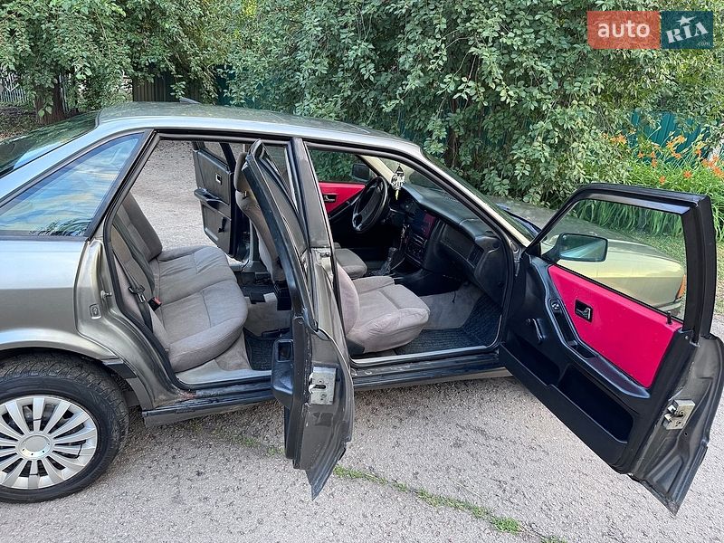 Седан Audi 80 1988 в Глобиному
