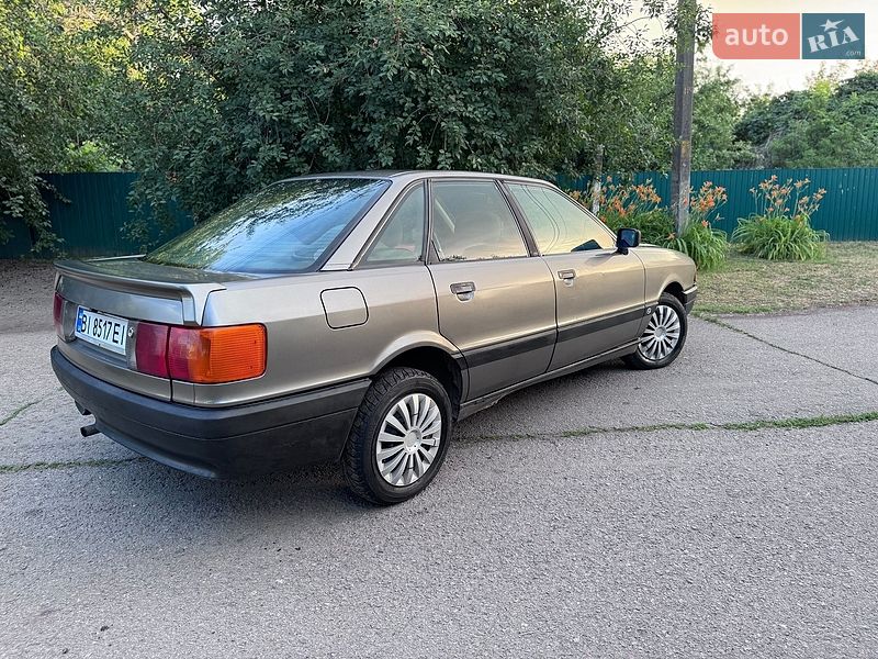 Седан Audi 80 1988 в Глобиному