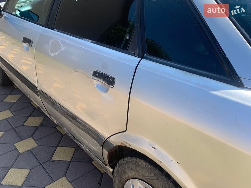 Седан Audi 80 1987 в Виноградові