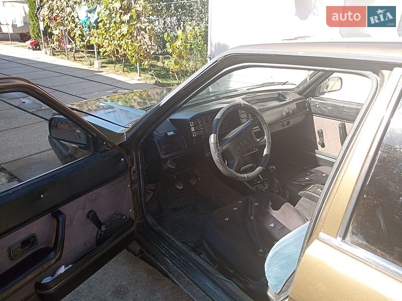 Седан Audi 80 1982 в Берегово