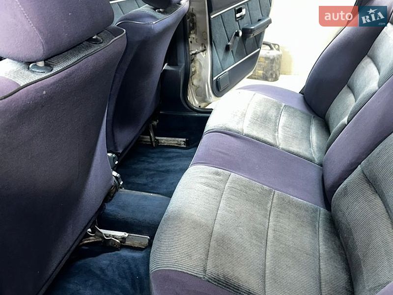 Седан Audi 80 1985 в Глыбокой