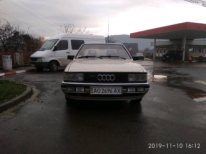 Седан Audi 90 1985 в Хусте