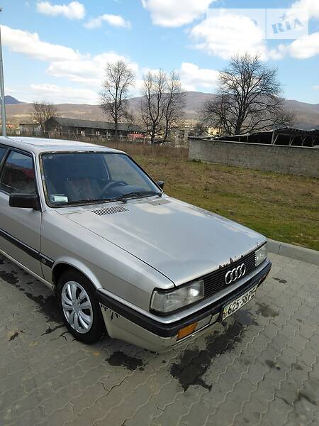 Седан Audi 90 1984 в Великом Березном