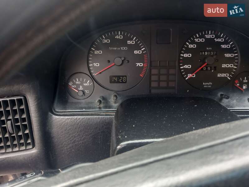 Седан Audi 90 1988 в Кореці