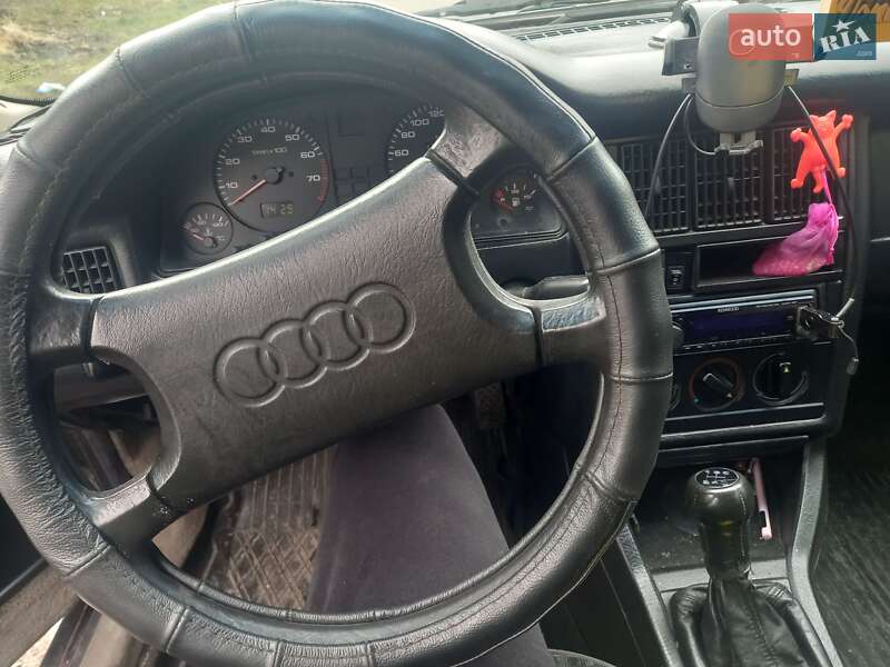 Седан Audi 90 1988 в Кореці