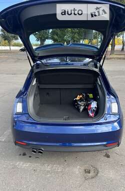 Хэтчбек Audi A1 2016 в 