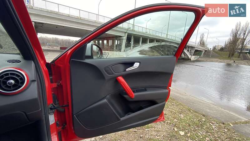 Хэтчбек Audi A1 2014 в Киеве