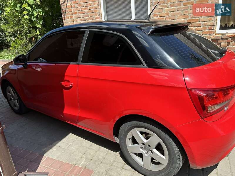 Хэтчбек Audi A1 2010 в Знаменке