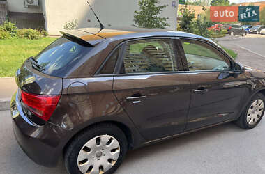 Хэтчбек Audi A1 2012 в 