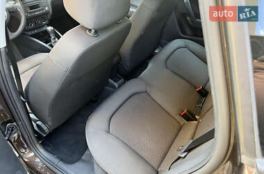 Хэтчбек Audi A1 2012 в 