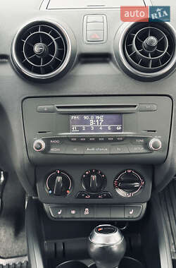 Хетчбек Audi A1 2012 в 