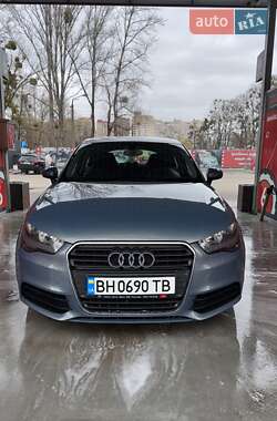 Хэтчбек Audi A1 2012 в 