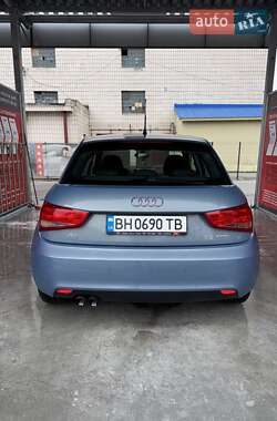 Хэтчбек Audi A1 2012 в 