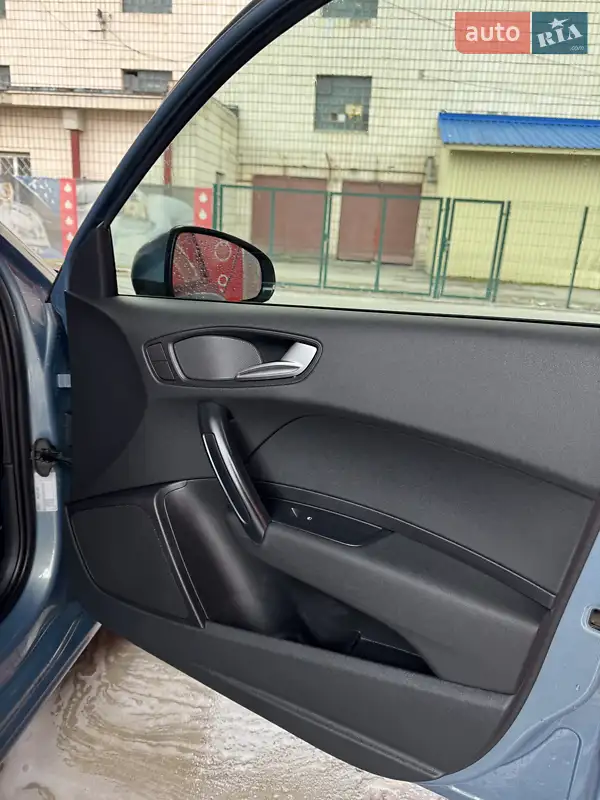 Хэтчбек Audi A1 2012 в 