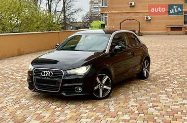 Хэтчбек Audi A1 2010 в 