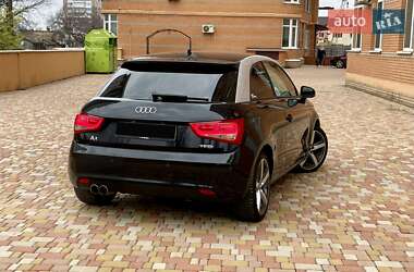 Хэтчбек Audi A1 2010 в 