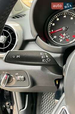 Хэтчбек Audi A1 2010 в 