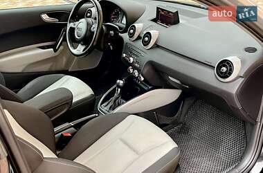 Хэтчбек Audi A1 2010 в 
