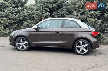 Хэтчбек Audi A1 2012 в 