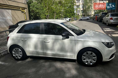 Хэтчбек Audi A1 2013 в 