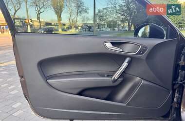 Хэтчбек Audi A1 2011 в 