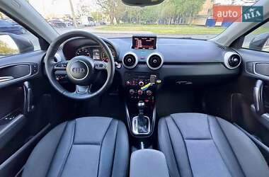 Хэтчбек Audi A1 2011 в 