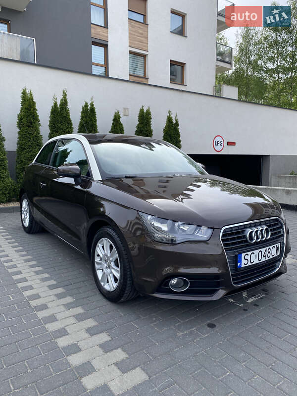 Хэтчбек Audi A1 2010 в 