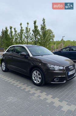 Хэтчбек Audi A1 2010 в 