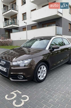 Хэтчбек Audi A1 2010 в 
