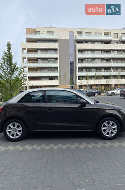 Хэтчбек Audi A1 2010 в 
