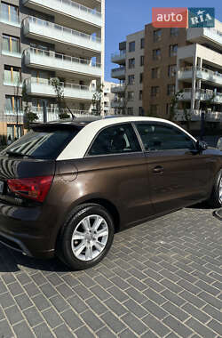 Хэтчбек Audi A1 2010 в 