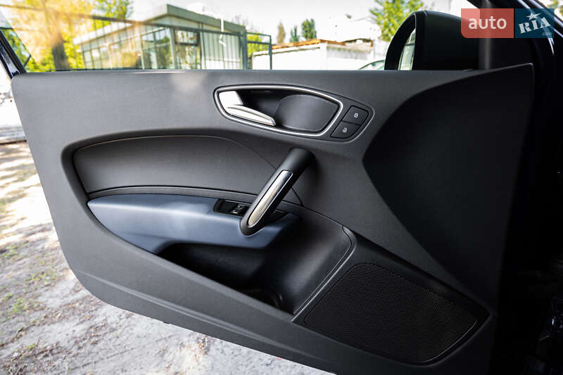Хэтчбек Audi A1 2015 в Киеве