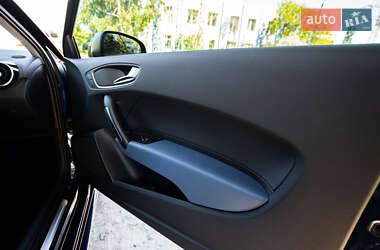 Хетчбек Audi A1 2015 в 