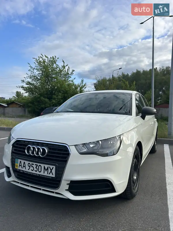 Хэтчбек Audi A1 2013 в 
