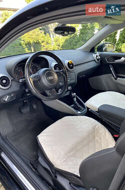 Хетчбек Audi A1 2011 в 