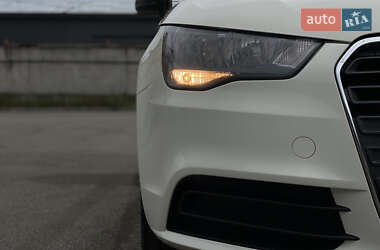 Хэтчбек Audi A1 2013 в 