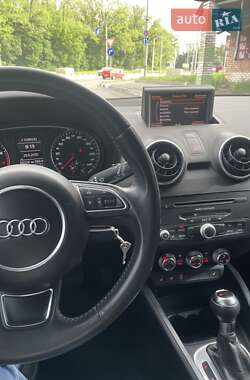 Хэтчбек Audi A1 2013 в 