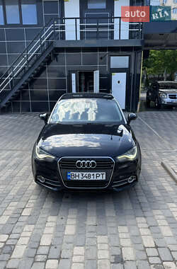Хэтчбек Audi A1 2010 в 