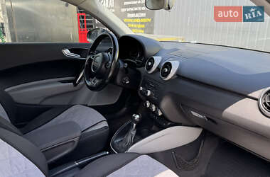Хэтчбек Audi A1 2010 в 