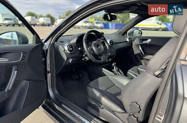 Хэтчбек Audi A1 2011 в 
