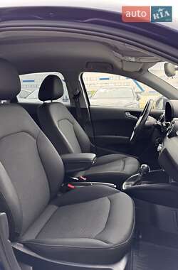 Хэтчбек Audi A1 2013 в 