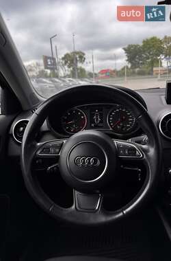 Хэтчбек Audi A1 2013 в 