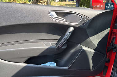 Хэтчбек Audi A1 2011 в 