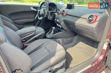 Хэтчбек Audi A1 2011 в 