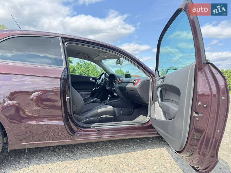 Хэтчбек Audi A1 2011 в Ужгороде