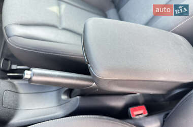 Хэтчбек Audi A1 2011 в 