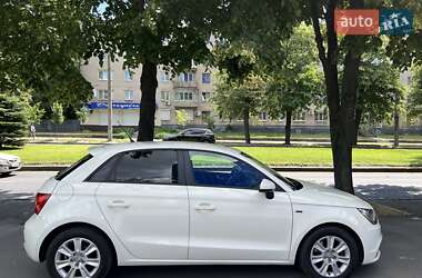 Хэтчбек Audi A1 2013 в 