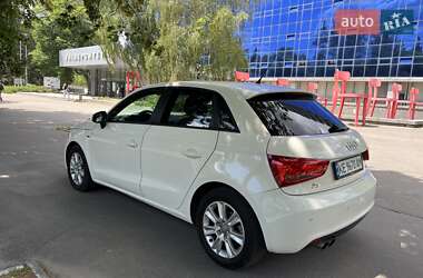 Хэтчбек Audi A1 2013 в 