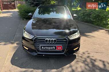 Хэтчбек Audi A1 2015 в 